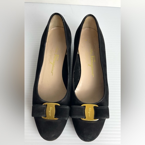 Salvatore Ferragamo Vera Bow SEUDE Shoes Classic black Size 6B READ please - Picture 2 of 14